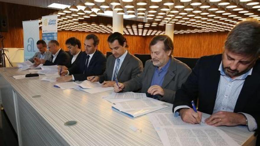 La Diputación acogió ayer la firma del protocolo del plan turístico.