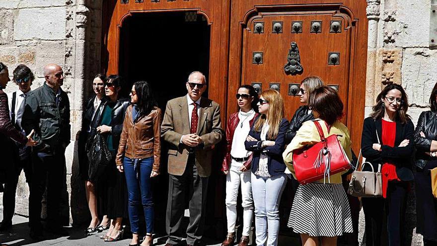 Jueces y fiscales se concentran ante al Palacio de Los Momos.