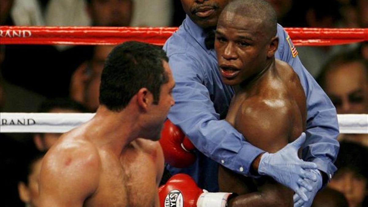 Mayweather ya derrotó a De La Hoya con polémica el 5 de mayo de 2007