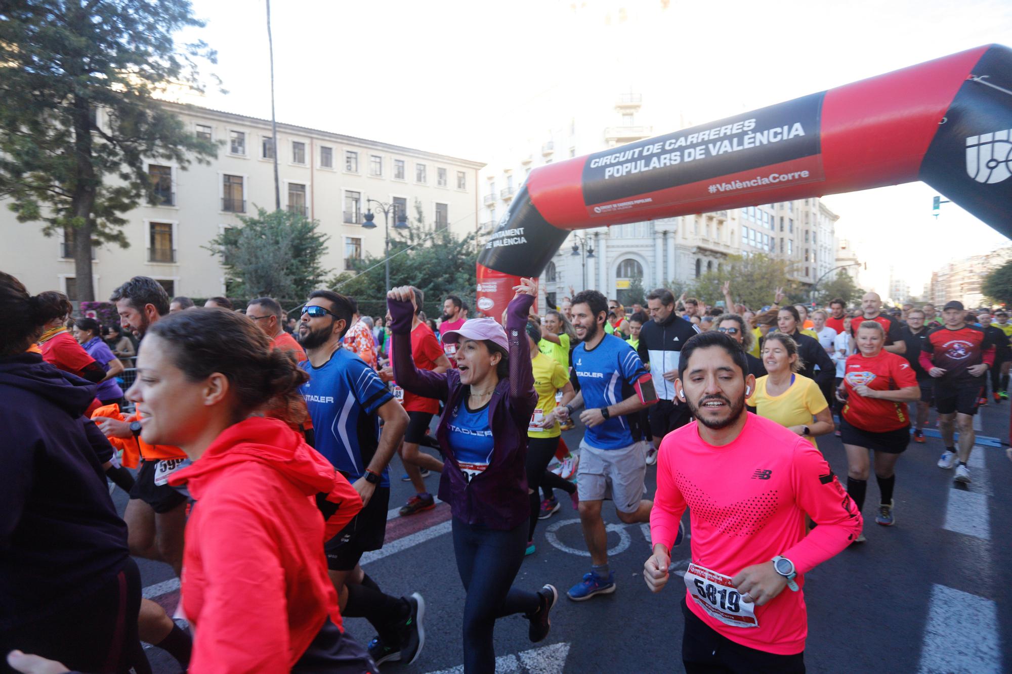 Búscate en la Volta a Peu Fallera