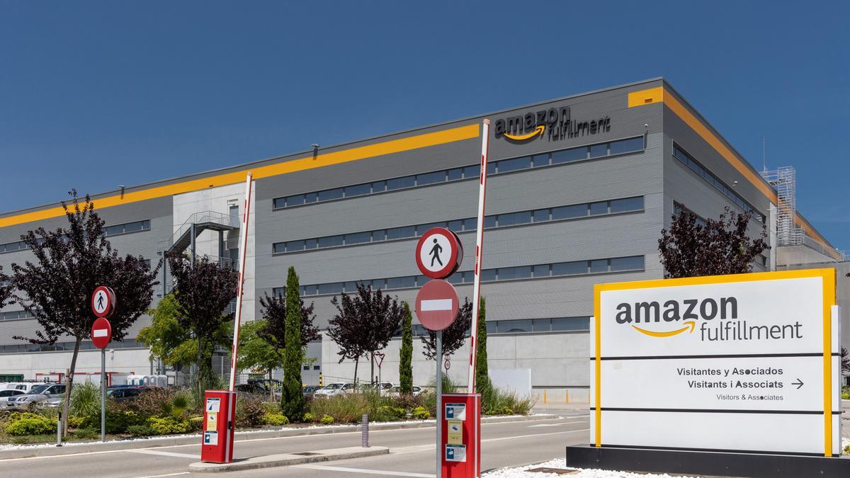 Centro logístico de Amazon en El Prat de Llobregat.