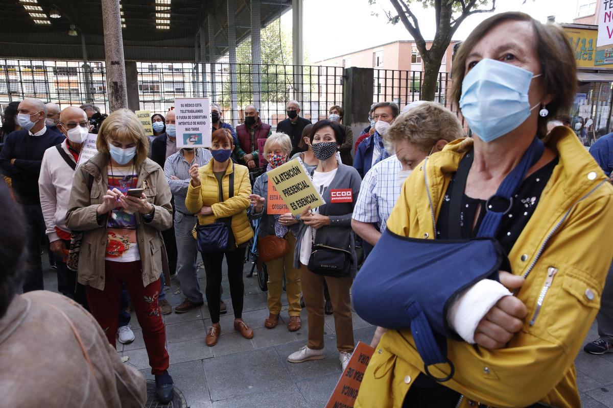 Manifestación vecinal contra el cierre de centros de salud en horario ...