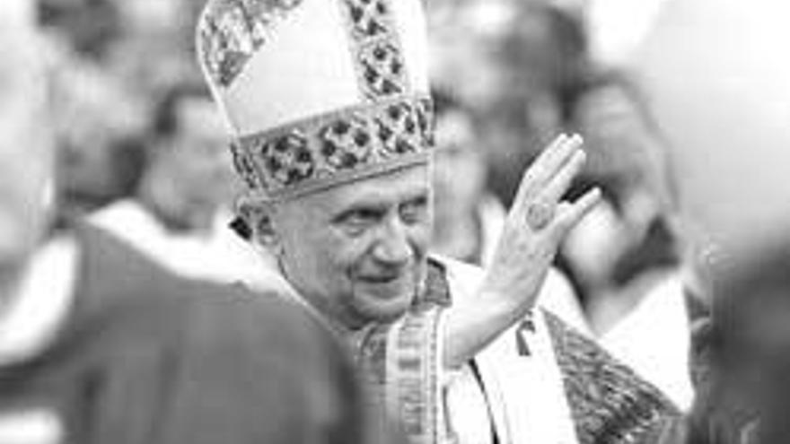 Benedicto XVI decide no acelerar más la santidad de Juan Pablo II