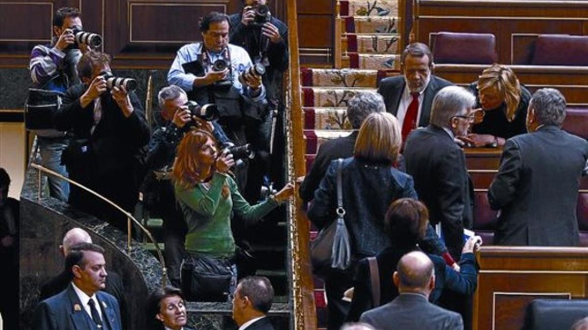 RIFIRRAFE EN LA MESA DEL CONGRESO POR EL 'CAJÓN' DE LOS FOTÓGRAFOS_MEDIA_2