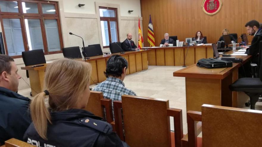 Juzgado por violar a su hijastra de once años y dejarla embarazada en Palma
