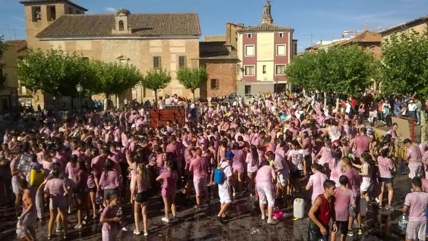 Gran batalla de vino en las fiestas de Toro