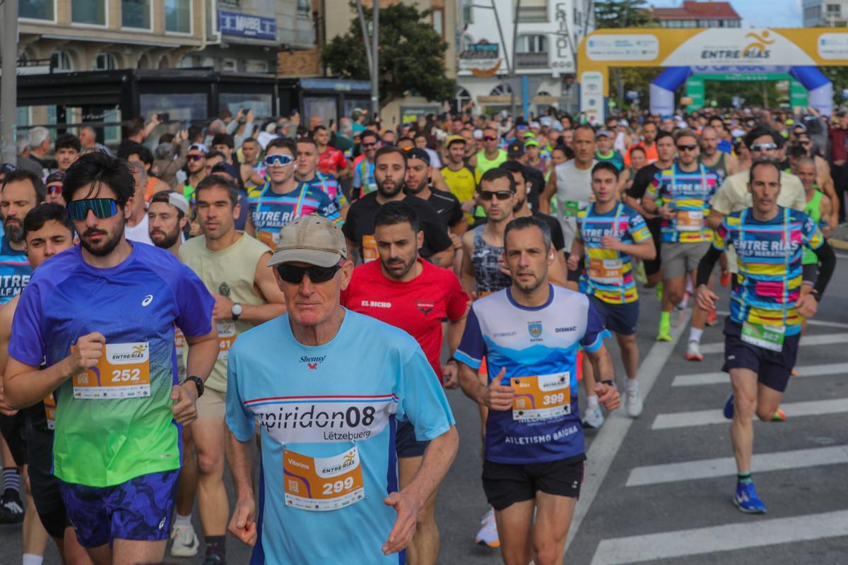 Multitudinaria media maratón entre O Grove y Sanxenxo Multitudinaria media maratón entre O Grove y Sanxenxo