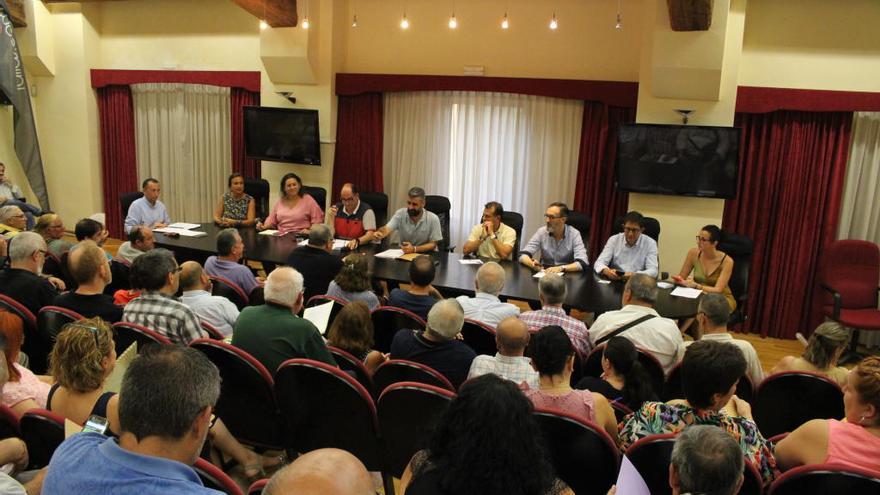 Pere Fuset y su nueva directiva presidieron el primer pleno de la legislatura.