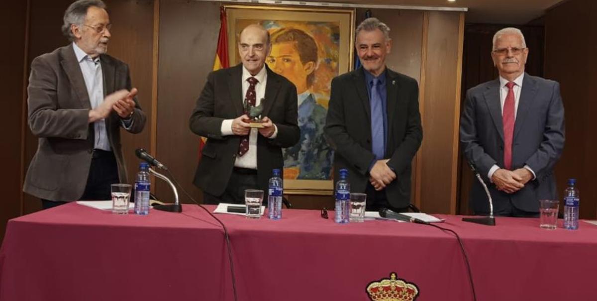 Desde la izquierda, Andrés Menéndez, presidente adjunto del Centro Asturiano de Madrid, Honorio Feito, Valentín Martínez Otero y Francisco Ramos Oliver.