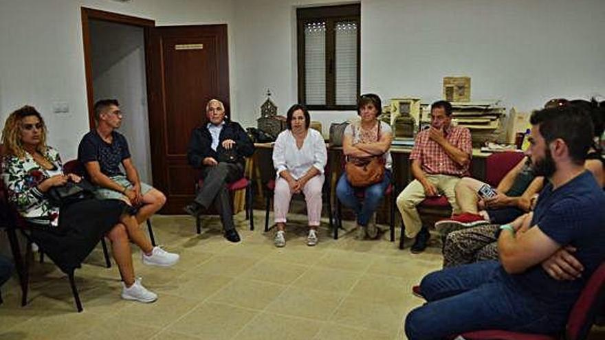 Representantes municipales ayer en La Torre del Valle.