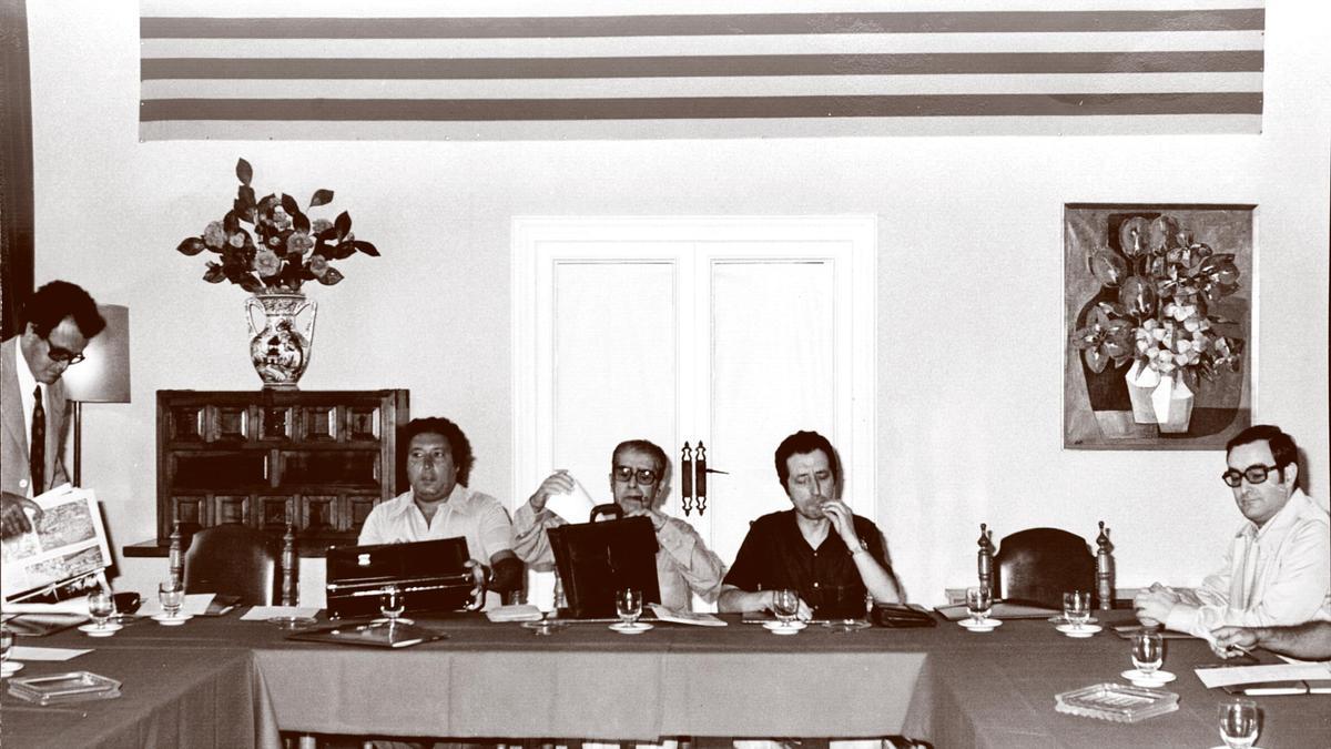 Andreu i Abelló , Verde Aldea y Macià Alavedra, en el Parador de Sau. Foto: Archivo EP