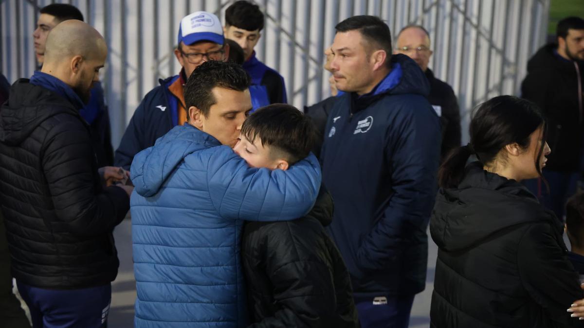 ASESINATO MENOR EN SUECA | Homenaje al menor asesinado en Valencia: «A las tres Álex estaba jugando un partido y a las horas nos enteramos de la tragedia» ASESINATO MENOR EN SUECA | Homenaje al menor asesinado en Valencia: «A las tres Álex estaba jugando un partido y a las horas nos enteramos de la tragedia»