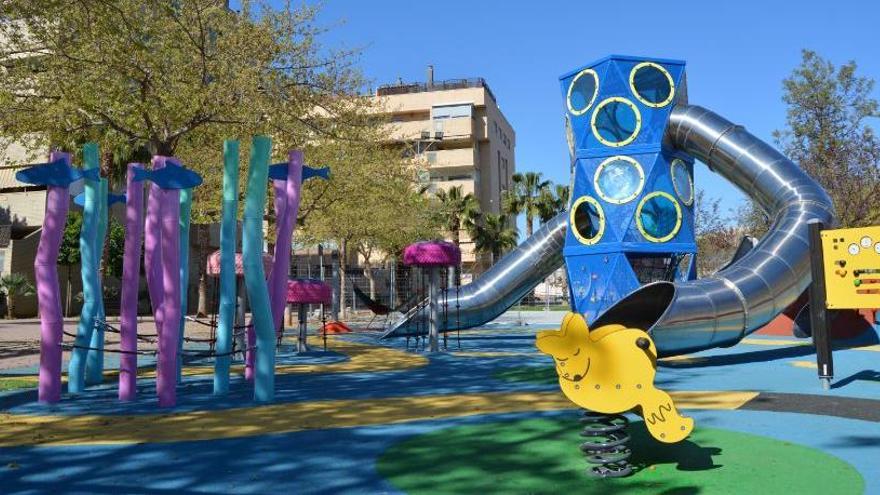 La policía identifica a tres menores por dañar un parque infantil en Aldaia