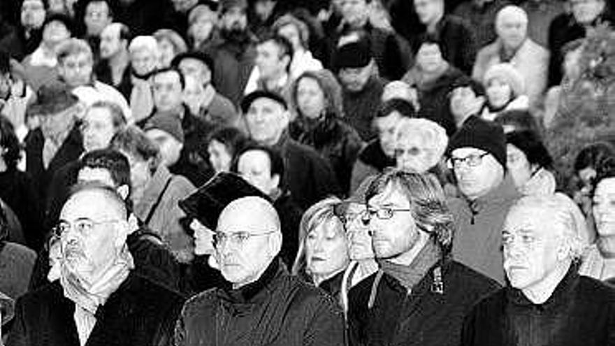 Rodolfo Ares (segundo por la izquierda), ayer, en la manifestación.