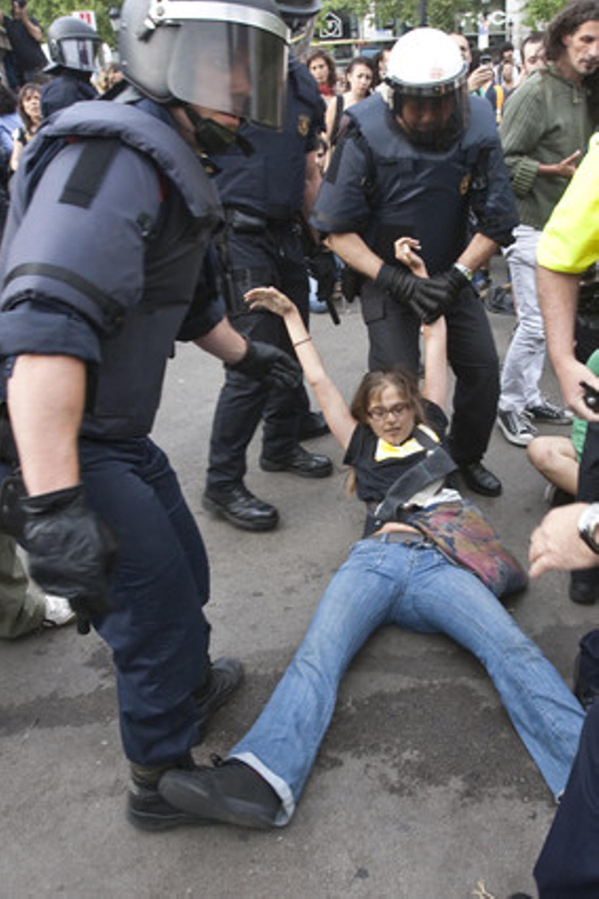 El desalojo de plaça Catalunya, visto por Danny Caminal.