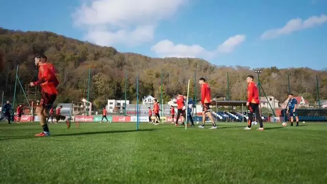 Chile y Perú juegan en Sochi inédito ‘Clásico del Pacífico’ inmersos en plena renovación