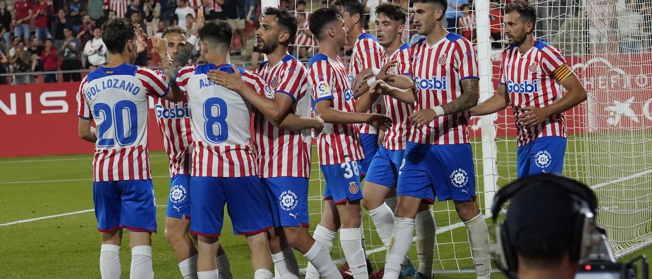 Els jugadors del Girona celebren el 2-0 d&#039;Stuani contra el Mirandés