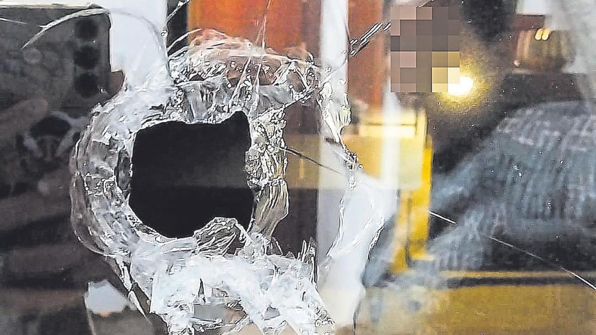 La compañera de piso del hombre fallecido por un disparo cuando estaba en un balcón en Alicante narra los hechos