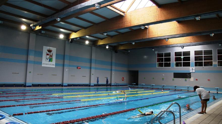 Deportes estudia cambiar el sistema de taquillas en la piscina climatizada de Zamora