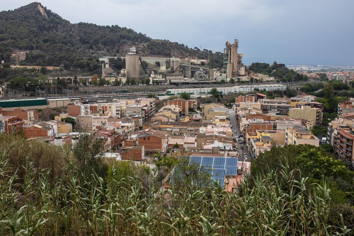 Denunciada la Generalitat por dar trato de favor a la cementera de Montcada