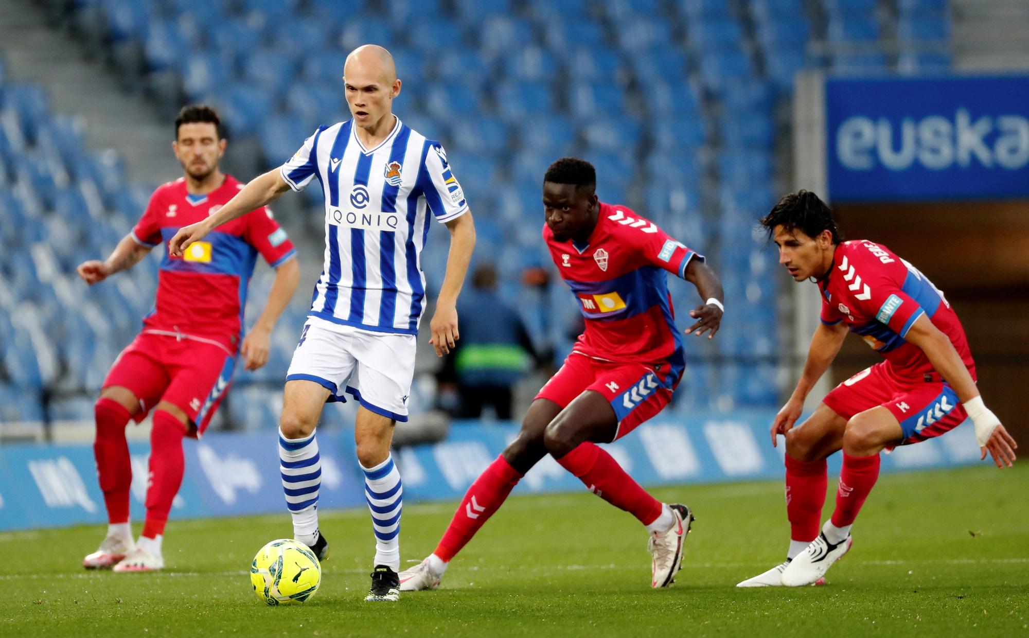 Las mejores imágenes del partido entre la Real Sociedad y el Elche CF