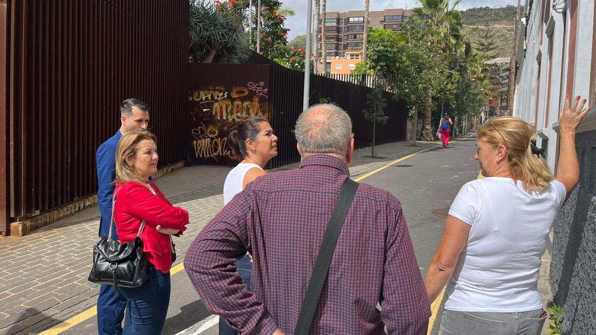 Visita al barrio de Los Lavaderos, en la capital.