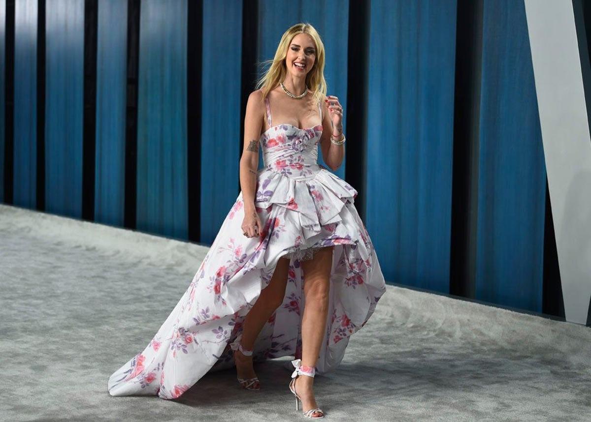 Chiara Ferragni, de Philosophy di Lorenzo Serafini,  derrochó simpatía a su llegada a la fiesta de Vanity Fair