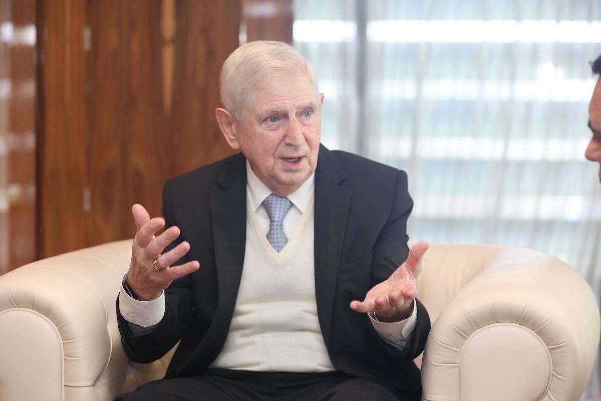 Cándido Hermida, durante la entrevista en la sede de la empresa en Narón.