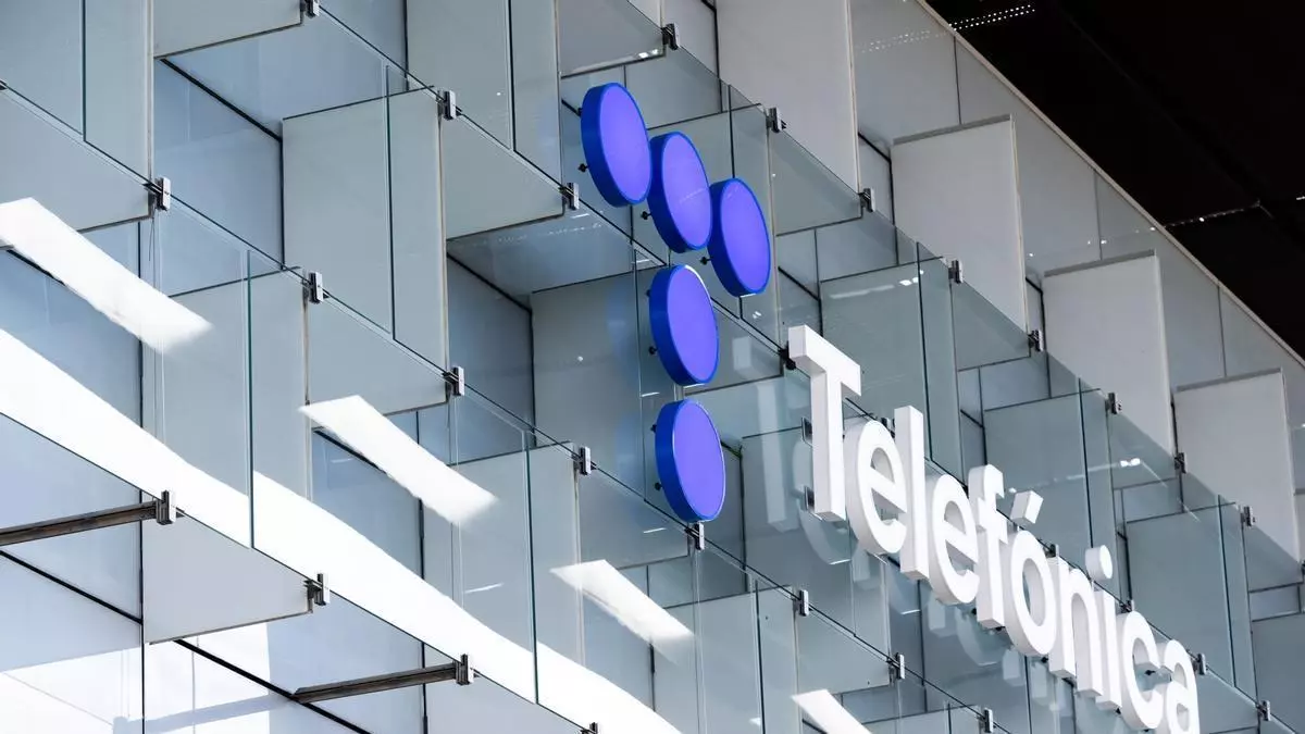 Golpe de Telefónica y Amancio Ortega: venden Telxius por 1.200 millones