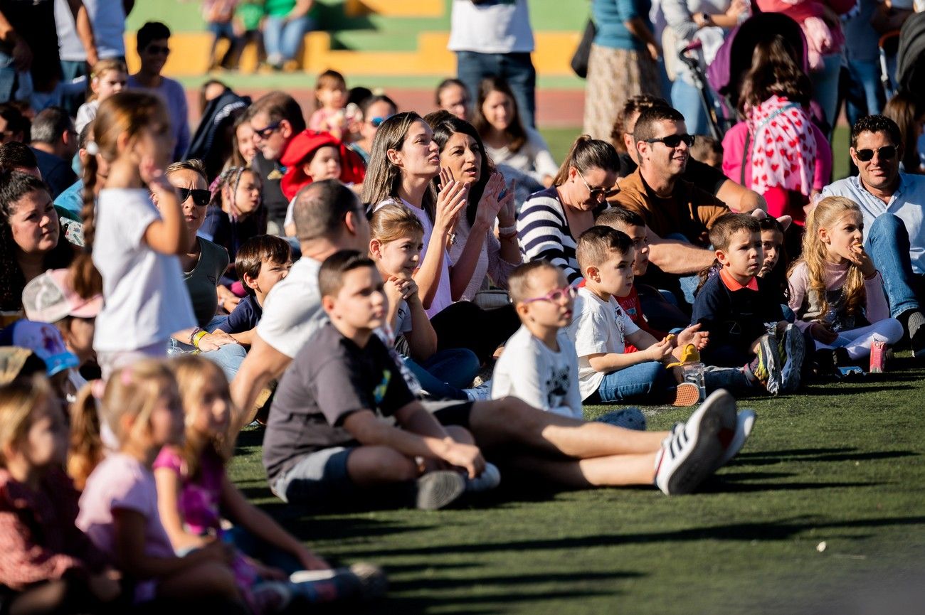 Miles de personas llenan de ilusión el Estadio de Barrial en la llegada de los Reyes Magos