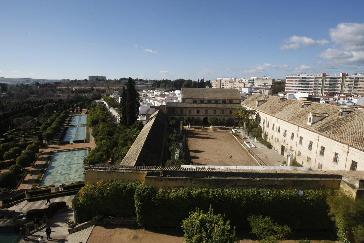 Vista aérea de Caballerizas Reales y Jardines del Alcázar, junto a los que se encuentra la calle.