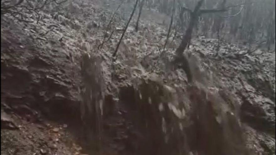 Riadas en los montes quemados gallegos por las lluvias de la borrasca "Ana"