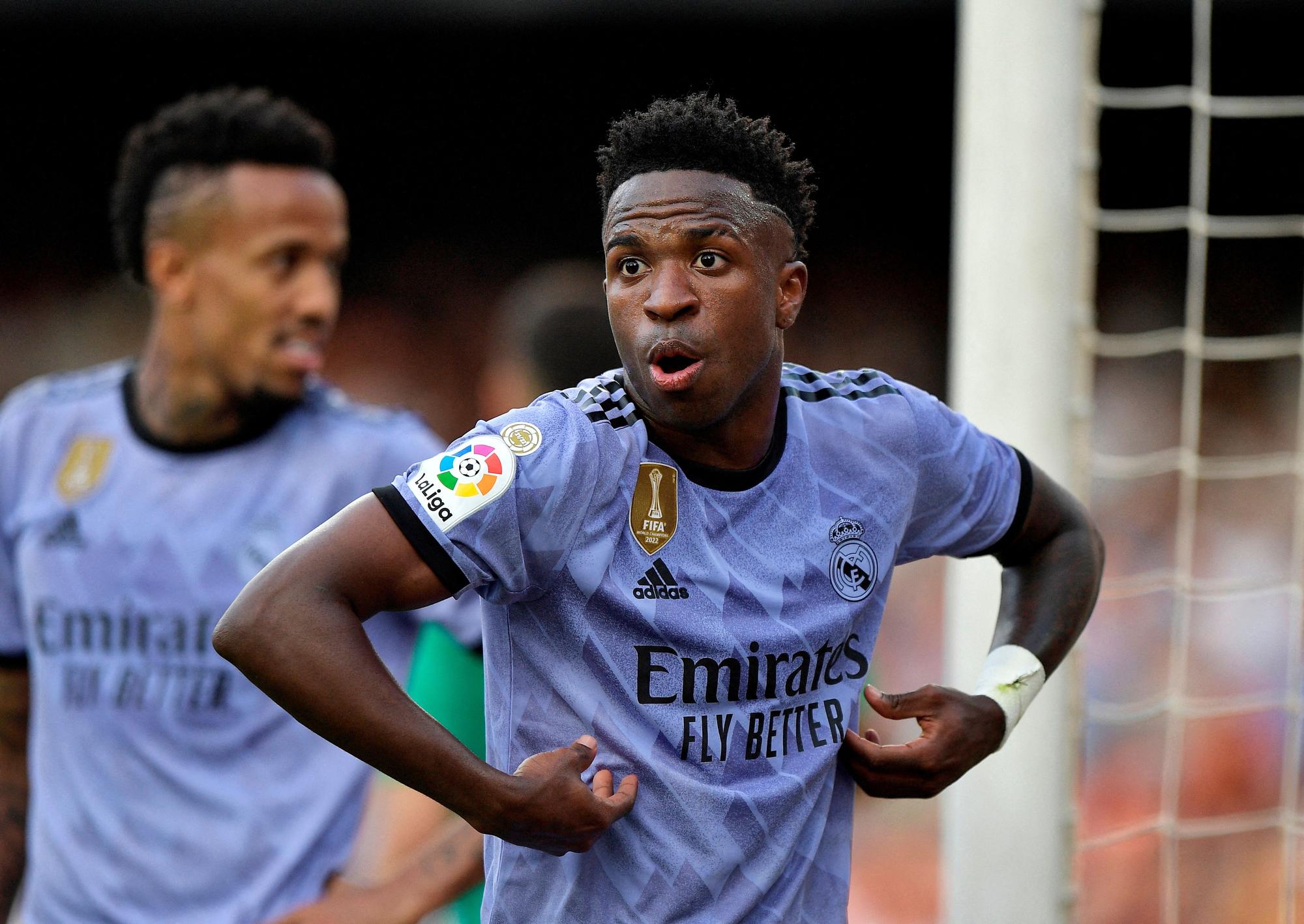 Vinicius se queja de los insultos racistas que recibió en Mestalla durante el Valencia-Madrid.