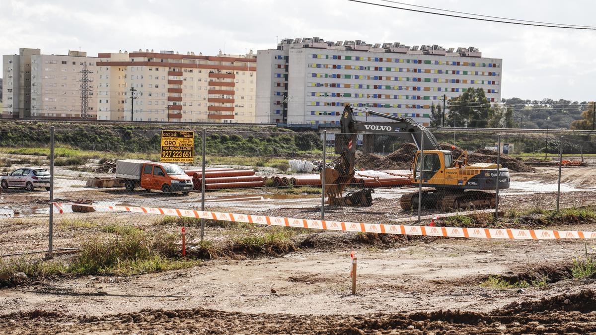 Obras en la parcela donde se construirá el centro comercial Way.