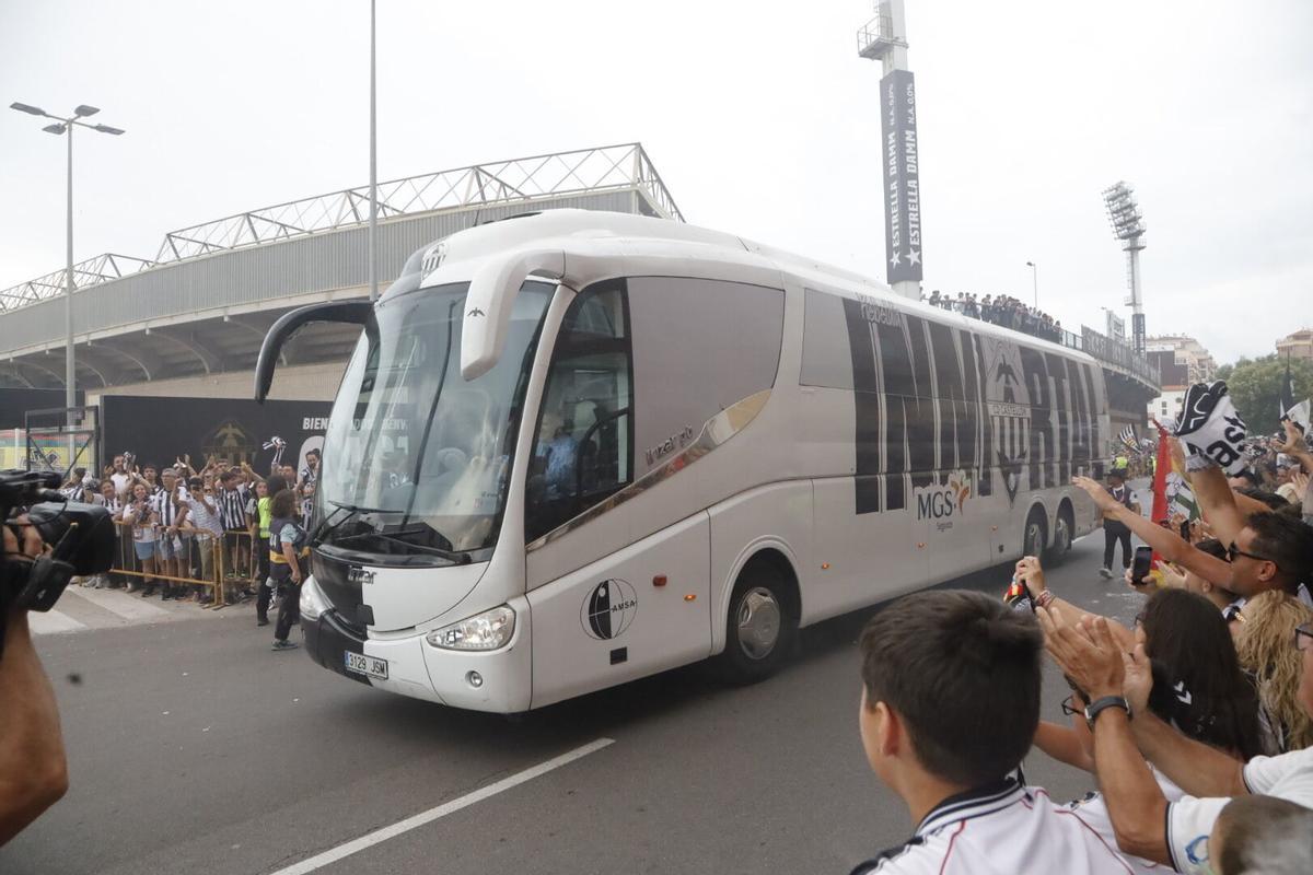 Galería | El recibimiento al autobús del Castellón, en imágenes Galería | El recibimiento al autobús del Castellón, en imágenes
