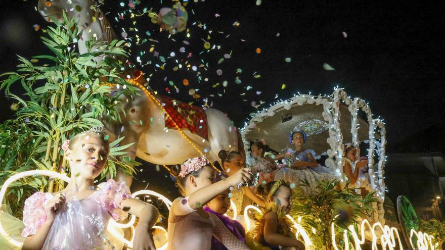 Vilagarcía clausura las fiestas de San Roque con desfile y pirotecnia
