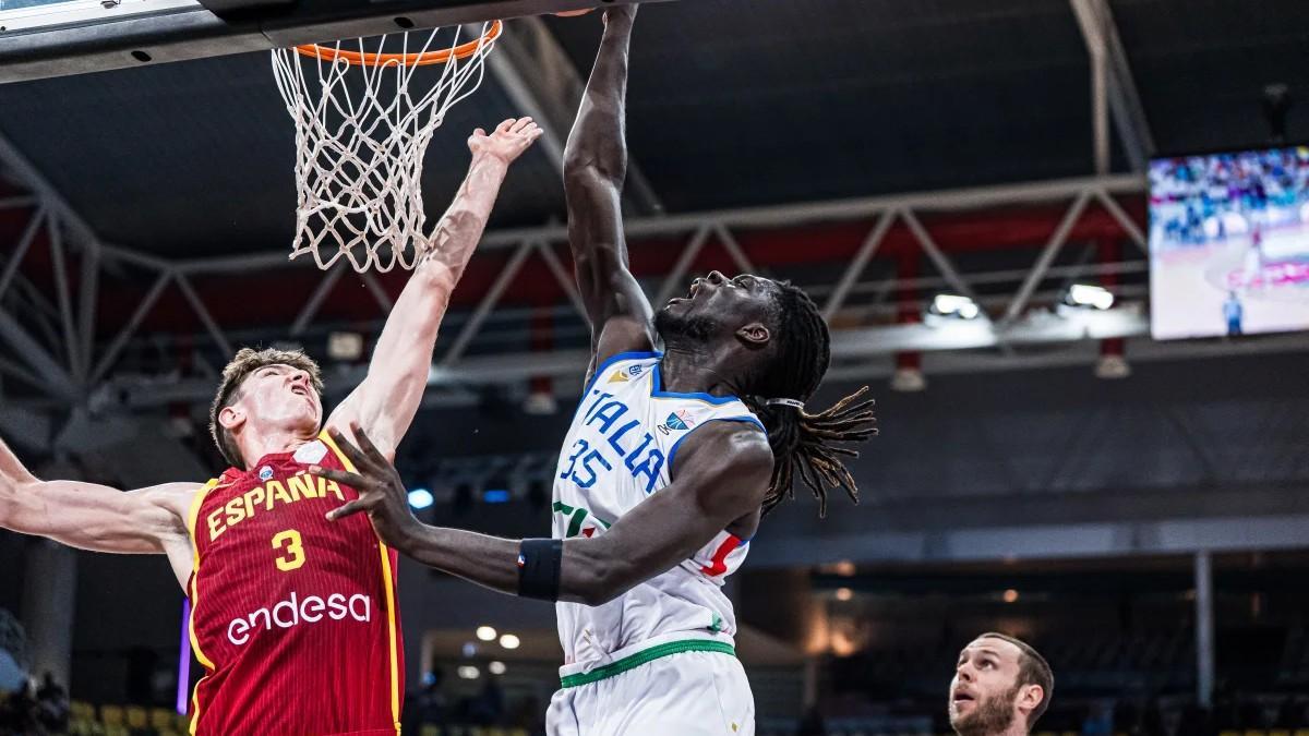 Sergio de Larrea, defendiendo una acción contra Italia