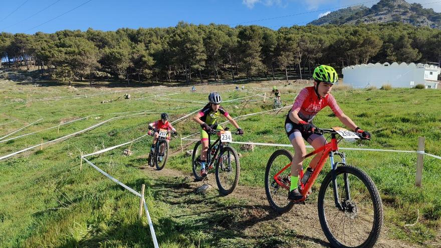 Participantes en la MTB Rali Ciudad de Rute.