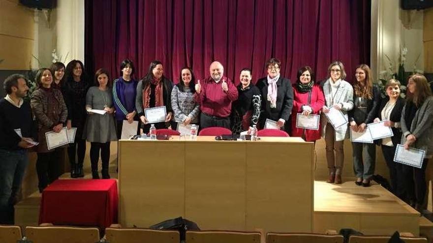 Robert Swart, en el centro, rodeado por los profesores.