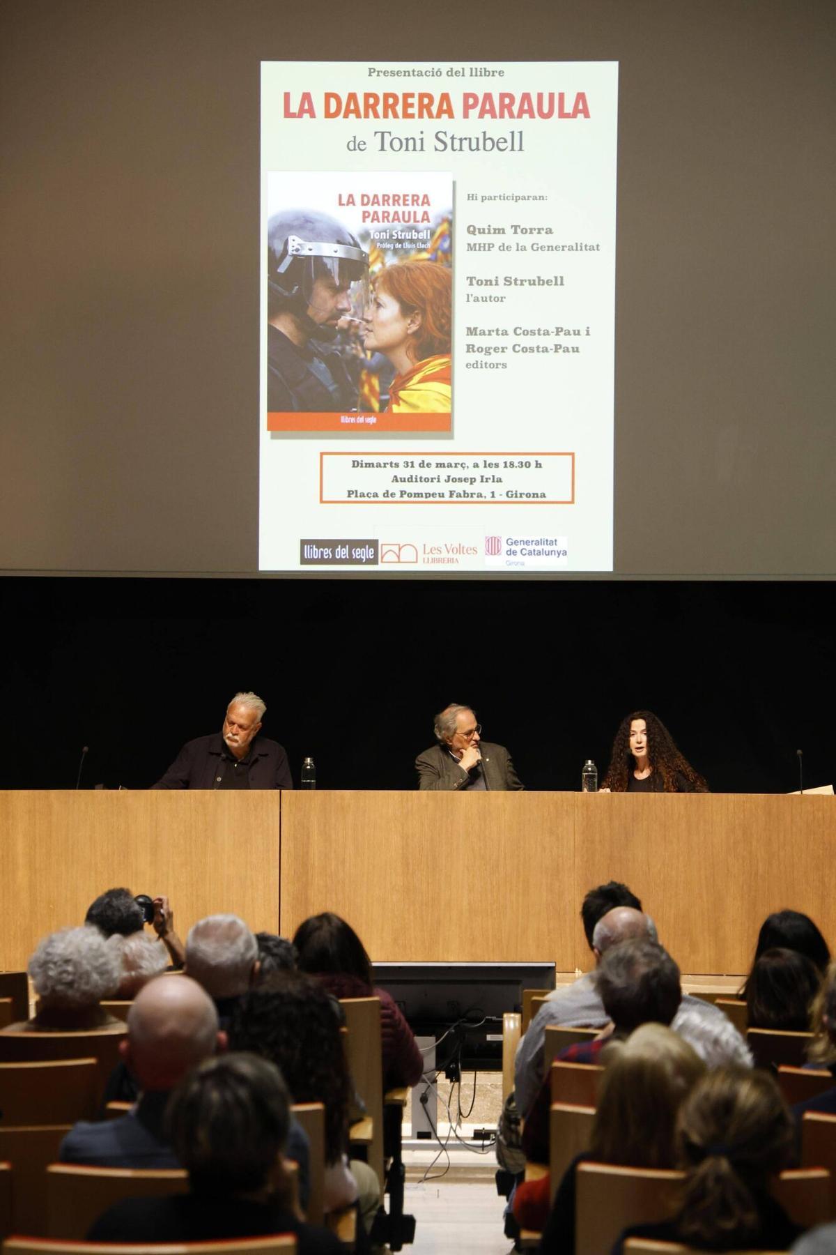 Girona. Auditori Irla. Presentacio de la novel·la "La darrera paraula" de Toni Strubell.