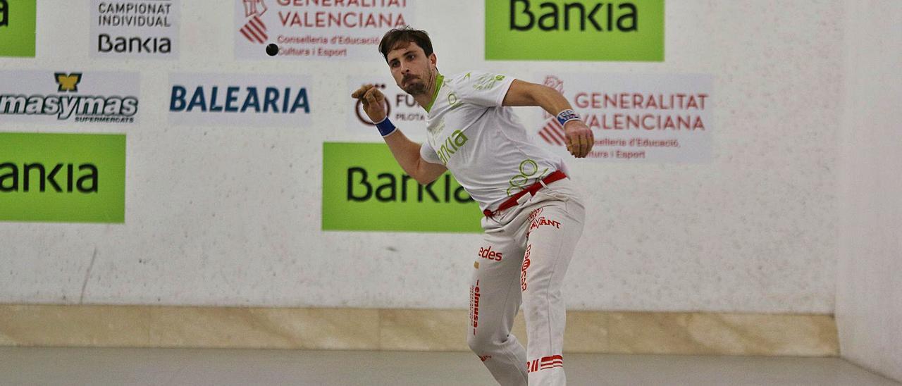 Puchol II, durante una partida del Individual de Escala i Corda, campeonato profesional de pilota valenciana.  | FUNPIVAL