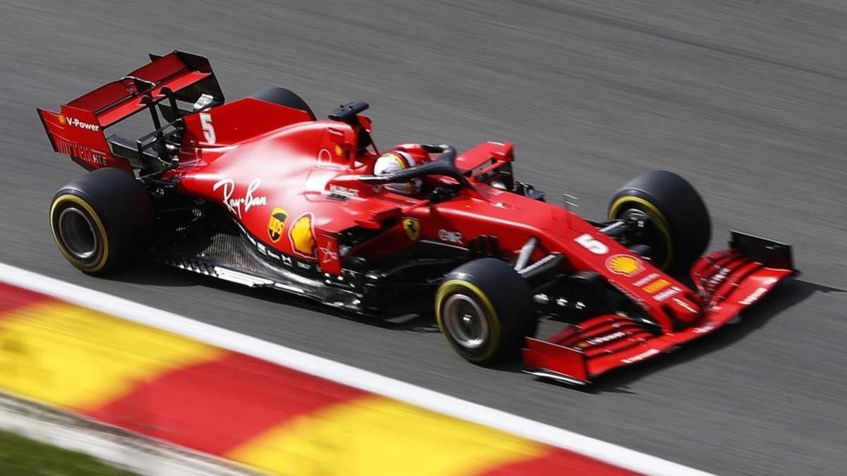 El campeonísimo alemán Sebastian Vettel se arrastró con su Ferrari en Bélgica.