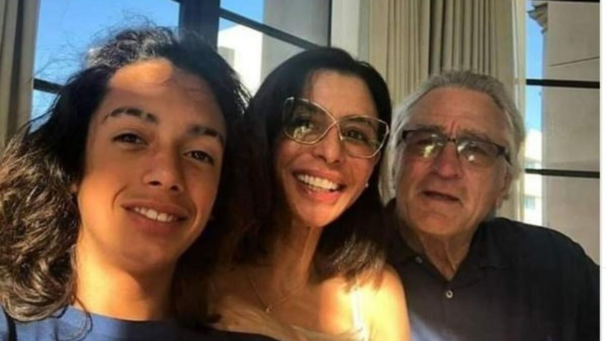 Robert de Niro junto a su hija adoptiva y su nieto en una foto que subieron a las redes sociales