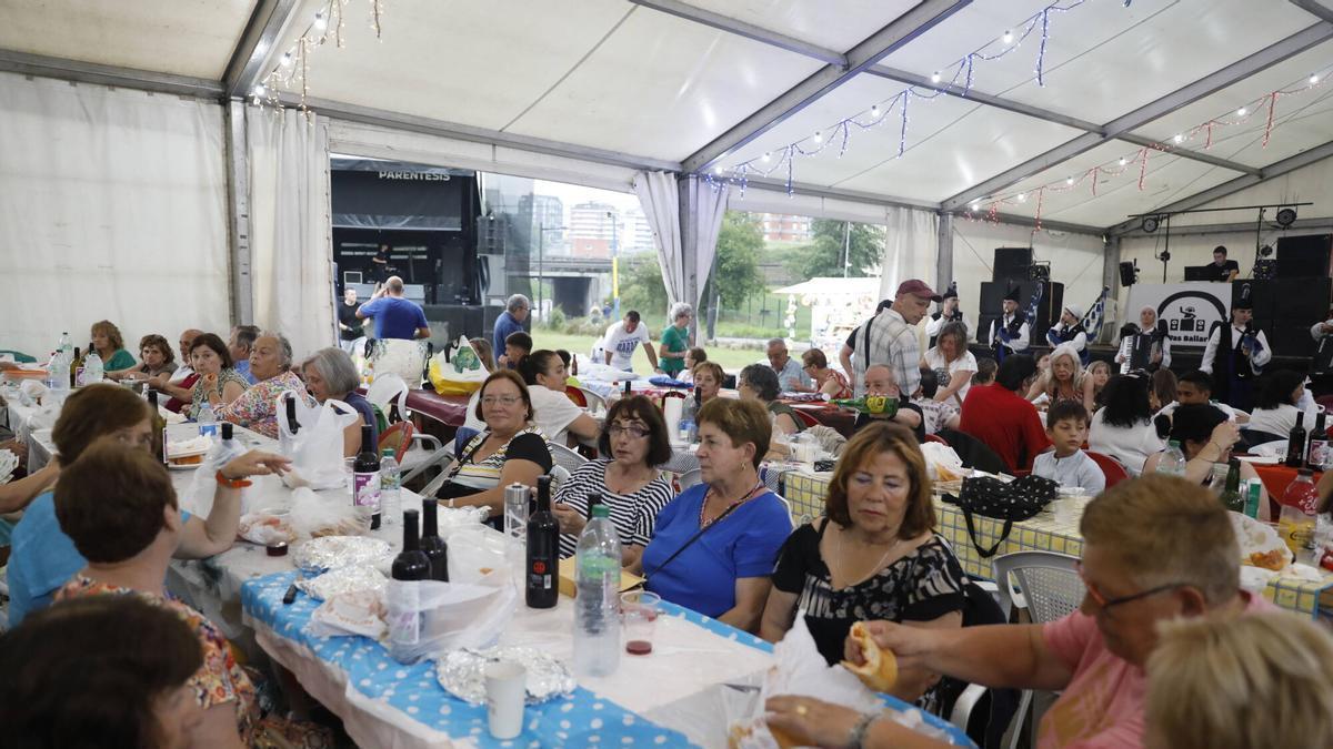 Asistentes a las fiestas de Santa Gemma en una edición anterior.
