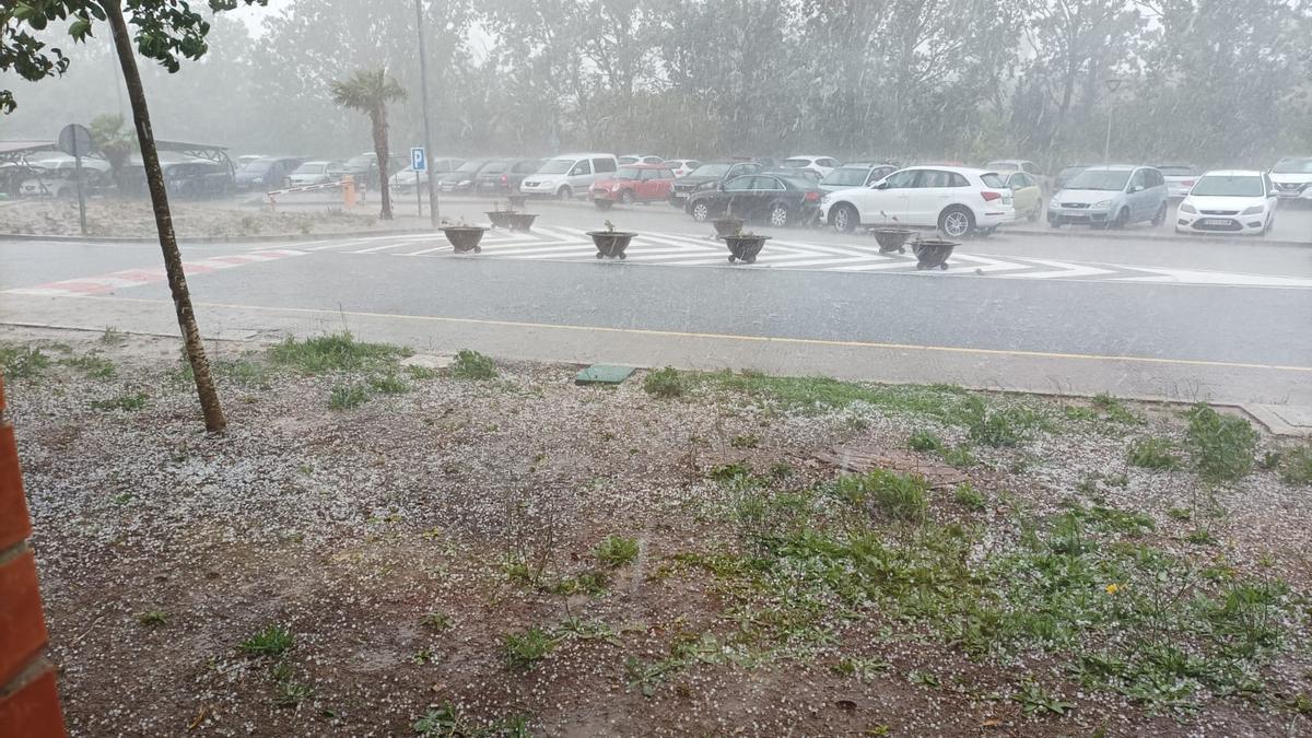 Fotografía de la tormenta y del granizo en el Hospital de Requena