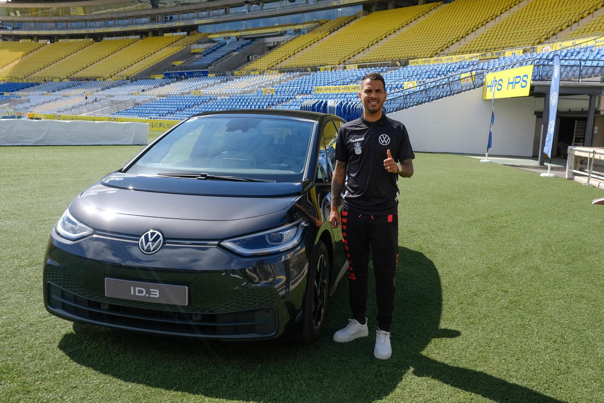 La UD Las Palmas recibe la nueva flota de coches eléctricos Volkswagen ID.3