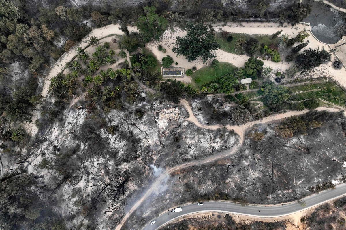 La región de Valparaoso y Viña del Mar, en el centro de Chile, se despertó el sábado con un toque de queda parcial para permitir el movimiento de evacuados y el traslado de equipos de emergencia en medio de una serie de incendios sin precedentes, informaron las autoridades.