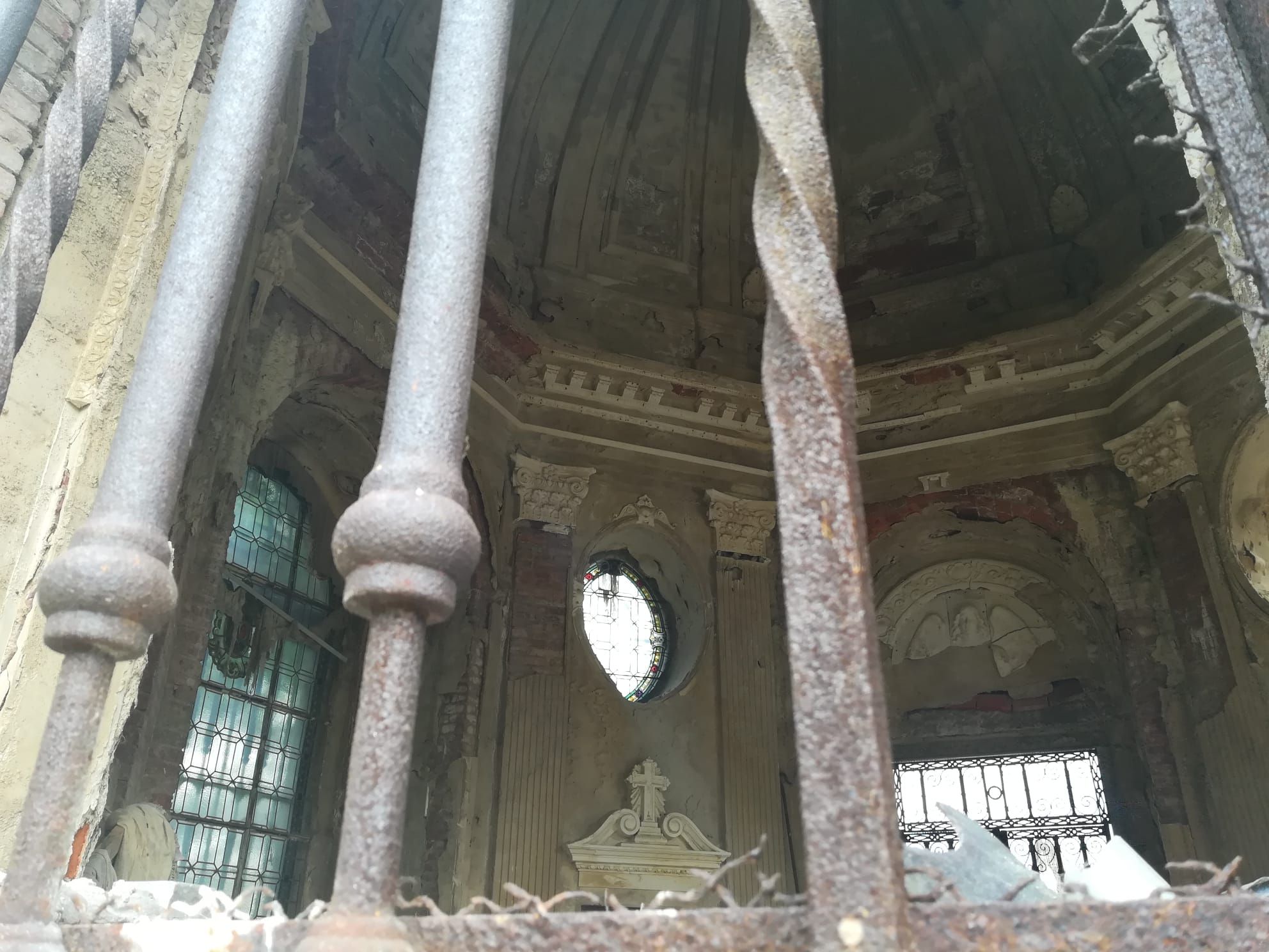 Interior del panteón, en una vista de la cúpula