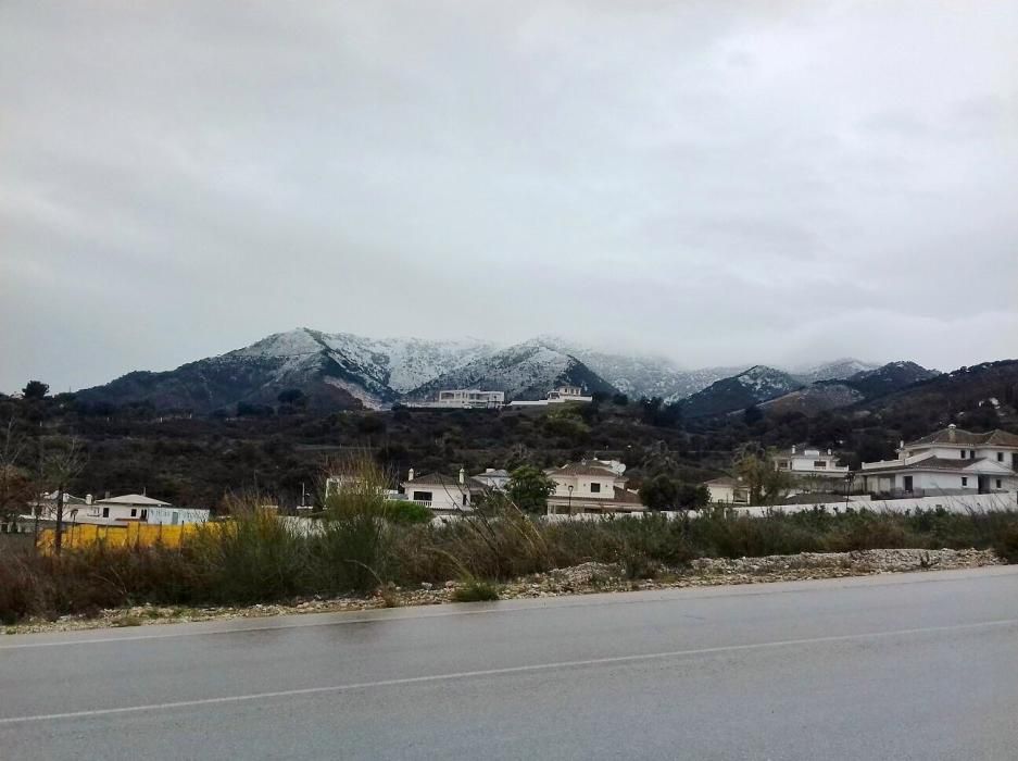 Vista general de la Sierra de Mijas, teñida de bla