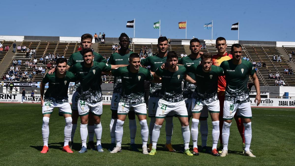 Equipo titular del Córdoba CF que se enfrentó a la Balompédica Linense, este domingo, en el Municipal.